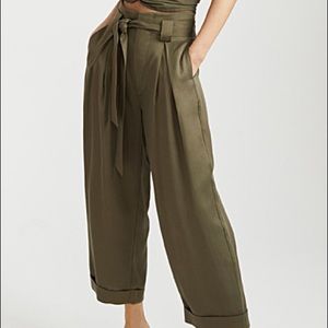 Never worn 👀 Kaki paperbag pants